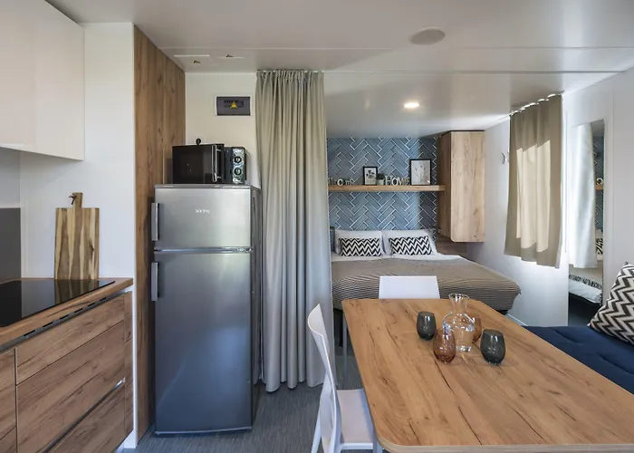 Falkensteiner Premium Mobile Homes And פארק נופש זאדאר