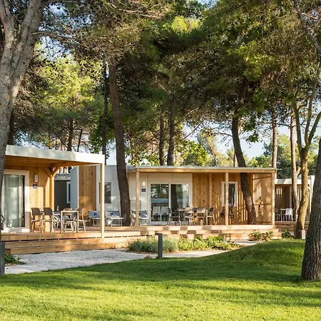 Falkensteiner Premium Mobile Homes And 자다르