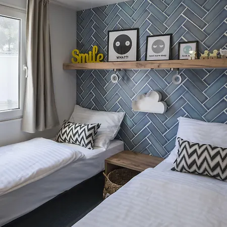 Falkensteiner Premium Mobile Homes And Задар