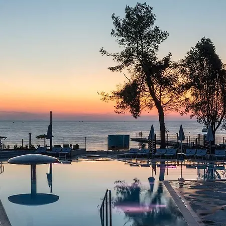Falkensteiner Premium Mobile Homes And 5* Задар